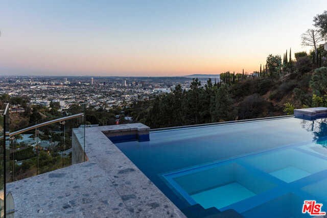 Building Photo - 8854 Thrasher Ave