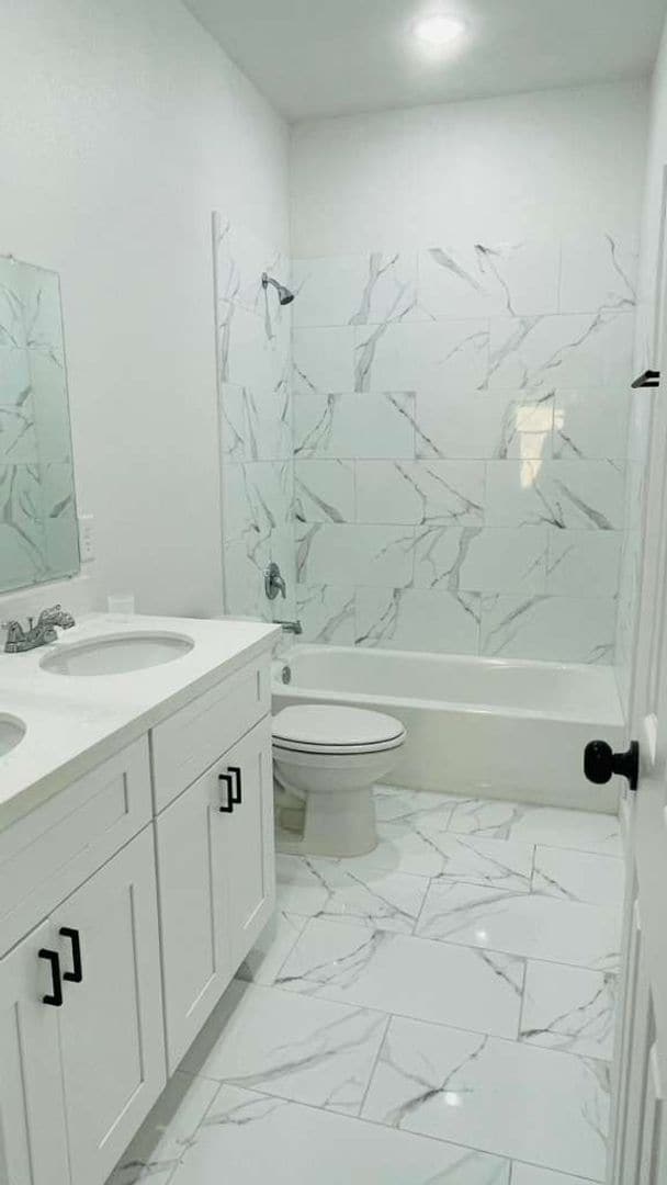 Building Photo - ? Brand-New Unit – 3 Bedrooms, 2.5 Bathroo...