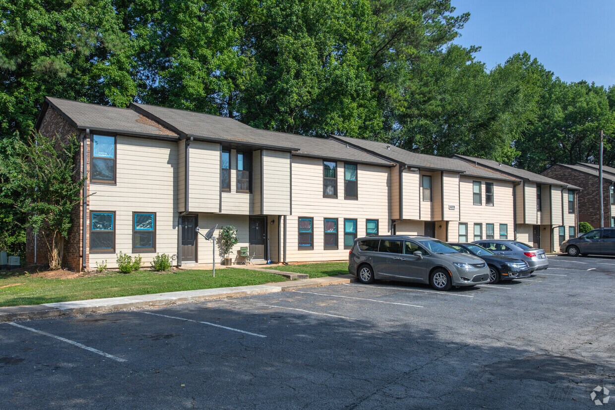 camp creek marketplace apartments