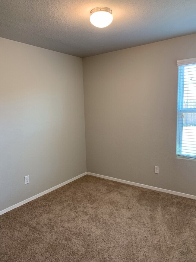 Building Photo - CUTE ONE STORY HOME FEATURING 3 BEDROOMS /...