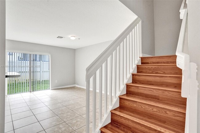 Building Photo - 5441 SW 41st St