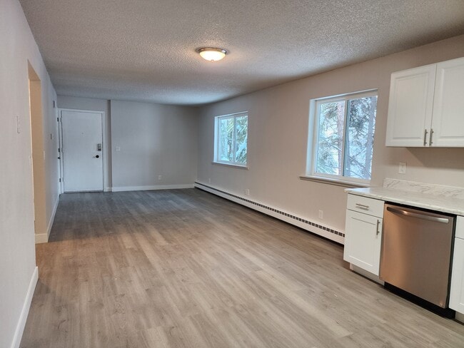 Building Photo - 401 E 8th Ave