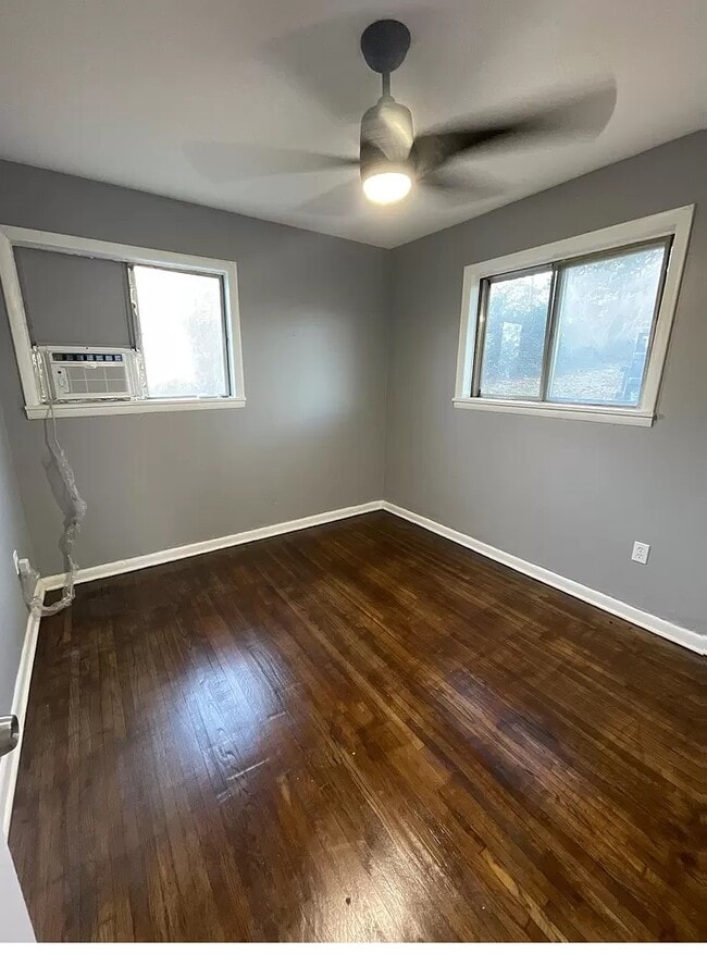 Building Photo - 727 Silver St