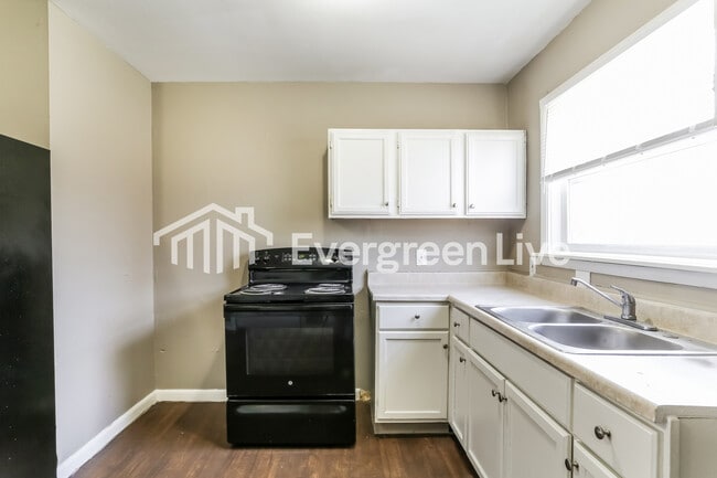 Building Photo - 1665 Shady Lane Rd