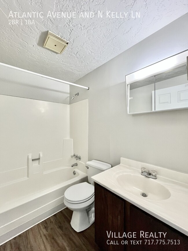 Building Photo - Newly-remodeled! Affordable 2-bed in Red L...