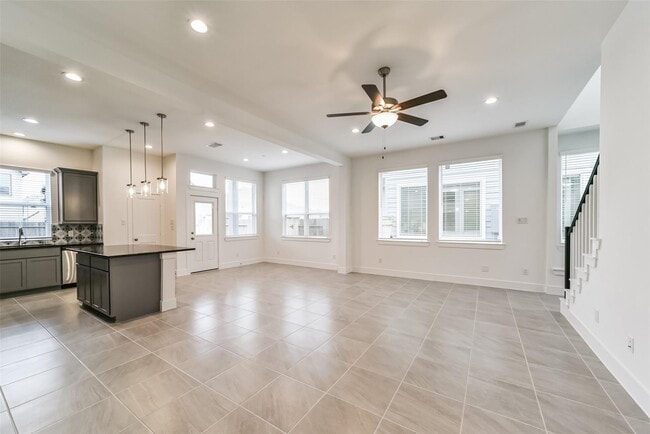 Building Photo - 1531 Crystal Stream Dr