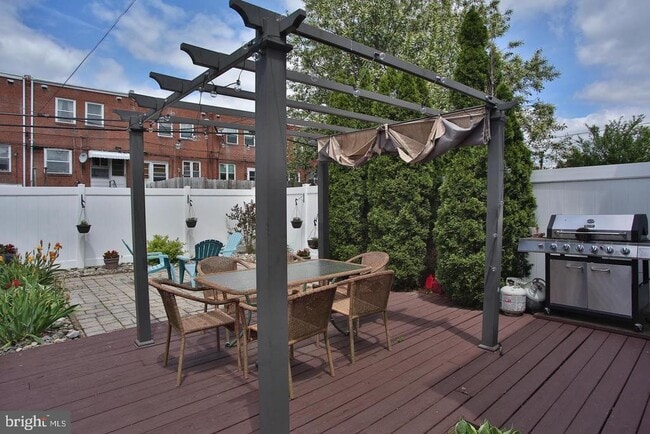 Building Photo - 207 Lauriston St