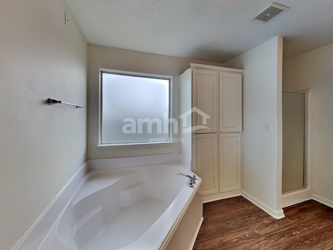 Building Photo - 9116 Dolphin Cir