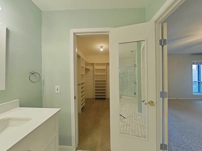 Building Photo - 15706 Havenrock Cir