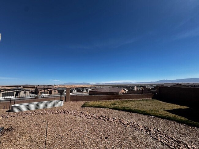 Building Photo - Newer 3 Bed / 2 Bath Home (Built 2024) in Los Lunas