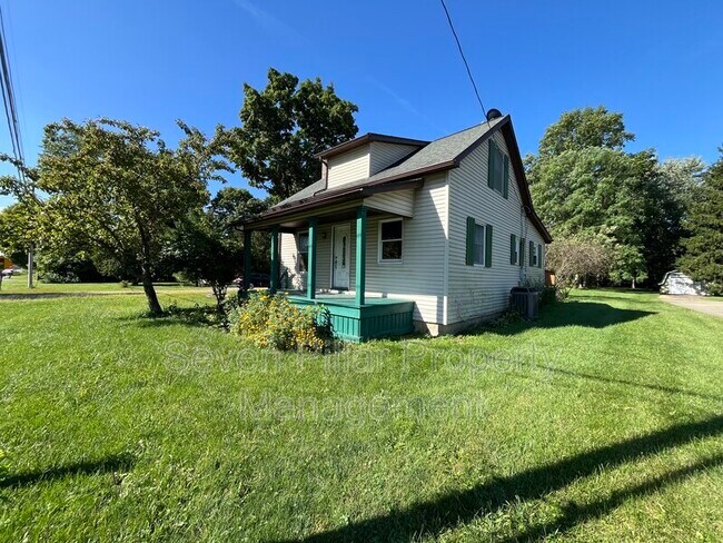 Building Photo - 9252 Mink St SW