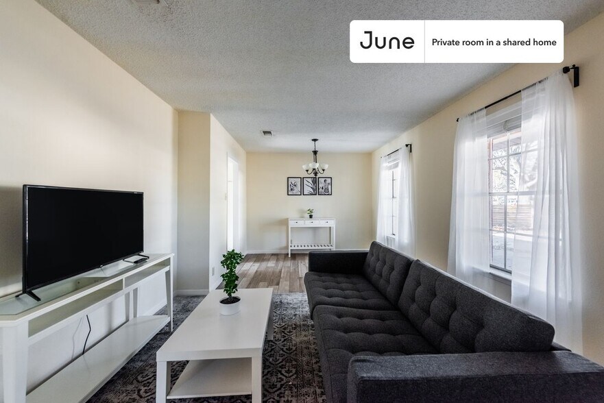 Building Photo - Room in Shared 4 bed/3 bath home