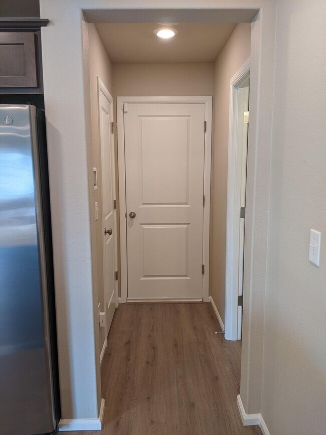 Building Photo - 4/2.5 Townhouse for rent in DuPont!