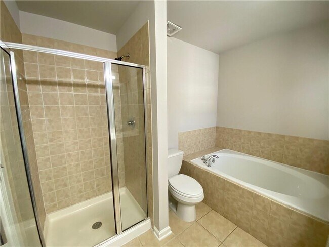 Building Photo - 1664 Oakbrook Lake Dr NW