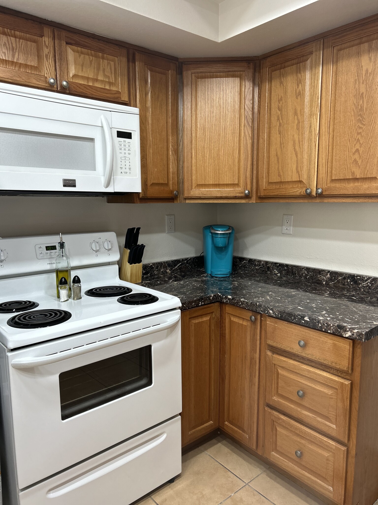 Stove, Oven, Microwave - 440 N Dodge Blvd