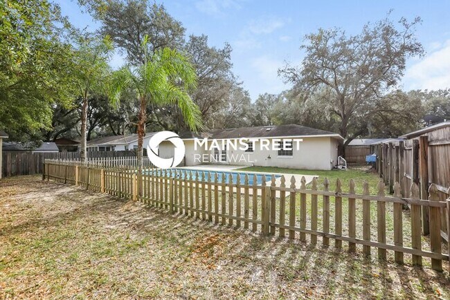 Building Photo - 3 Bedroom Pet-Friendly Home in Eustis, FL ...