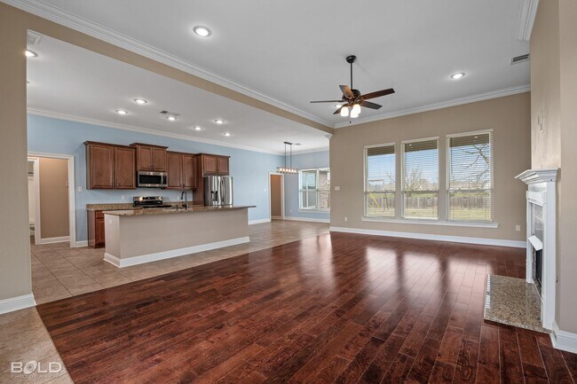 Building Photo - 3 Bedroom 2 Bath in Cypress Bend