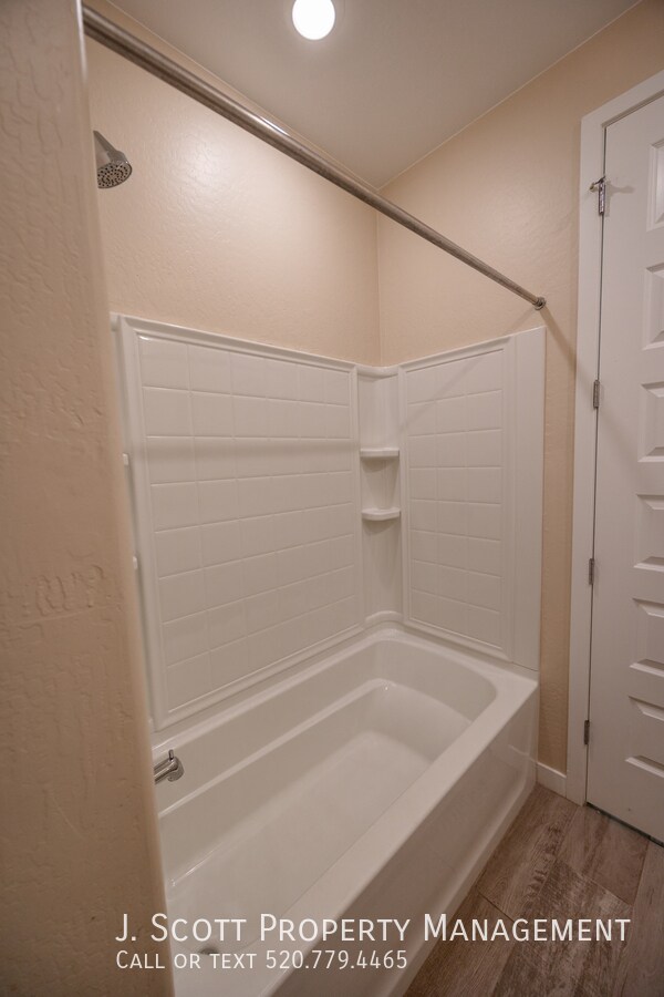 Building Photo - 449 Pinnacle Ridge Dr