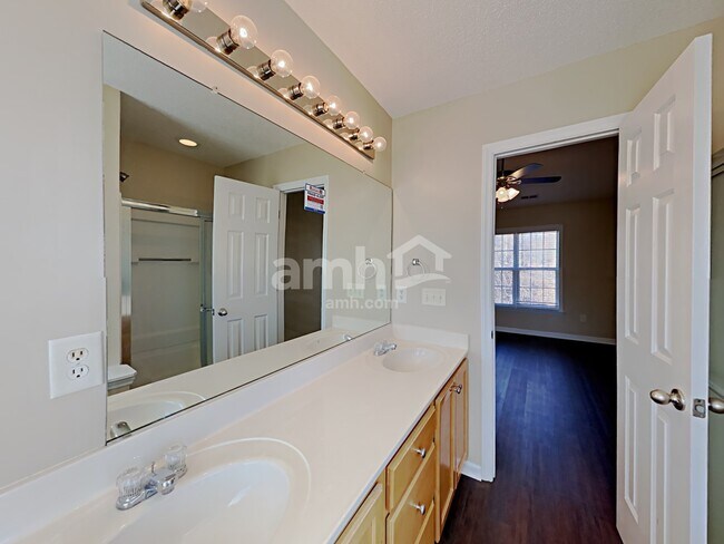 Building Photo - 116 Nightshade Ln