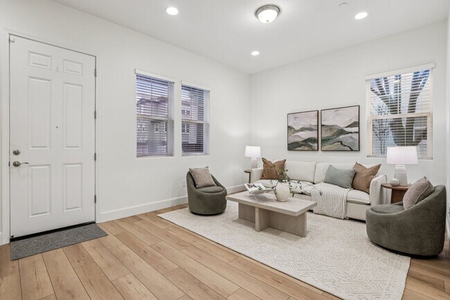 Building Photo - Beautiful Corner-Unit Townhome Near Downtown – 4 Bed | 3 baths