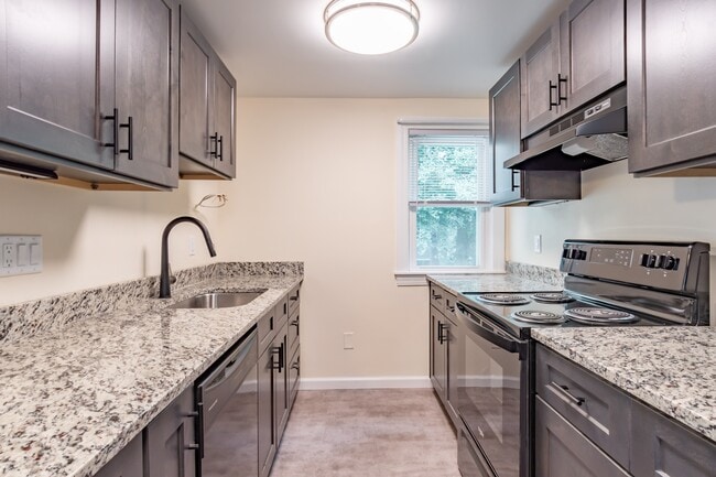 Building Photo - 179 Chestnut St