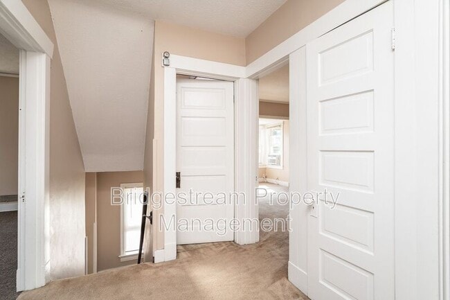 Building Photo - 1104 Huffman Ave