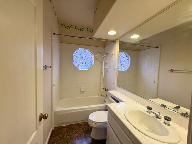 Building Photo - $500 OFF FIRST MONTH! Stunning 4 Bed 4 Bat...