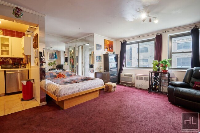 Building Photo - 85-88 8th Ave