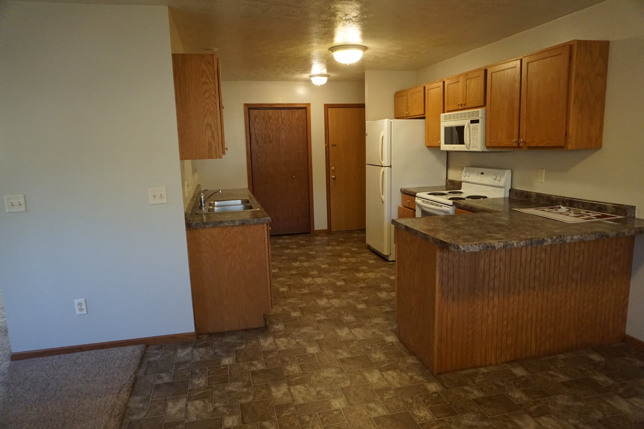 Building Photo - 1400 E Rushmore Dr