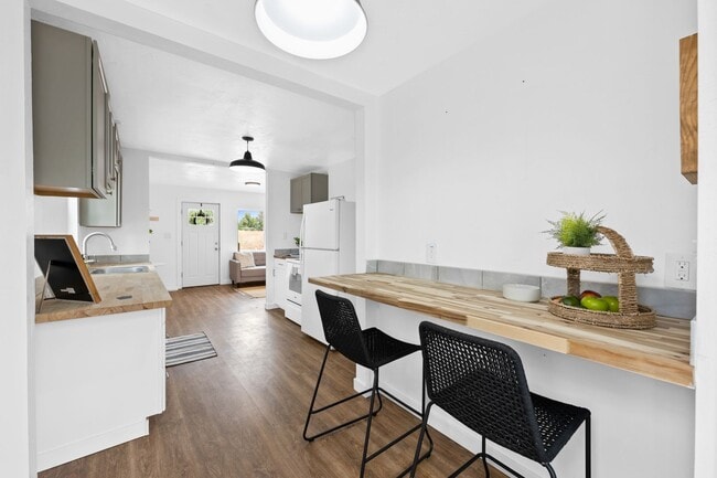 Building Photo - Dishman Area Home with Shop!