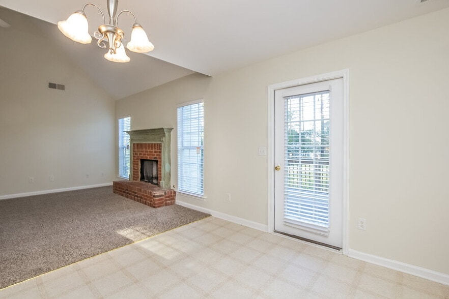 Building Photo - 212 Browning Cir