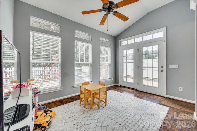 Building Photo - 928 Kite Dr