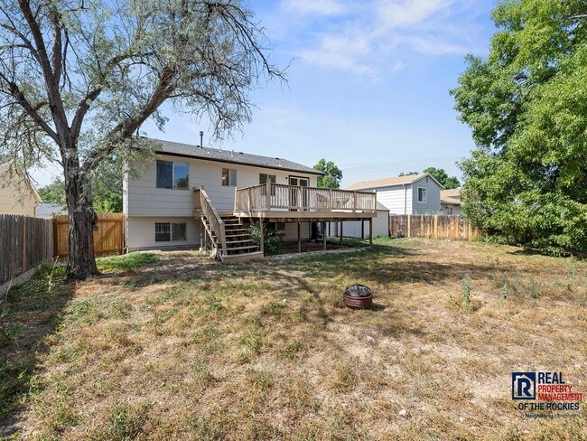 Building Photo - Beautiful & Bright Home in South West Fort Collins!