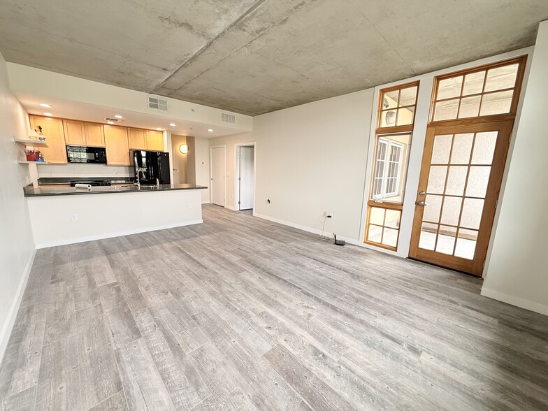 Building Photo - 275 S Harrison St