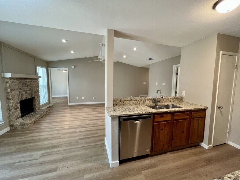 Building Photo - 4501 Dorsett Oaks Cir