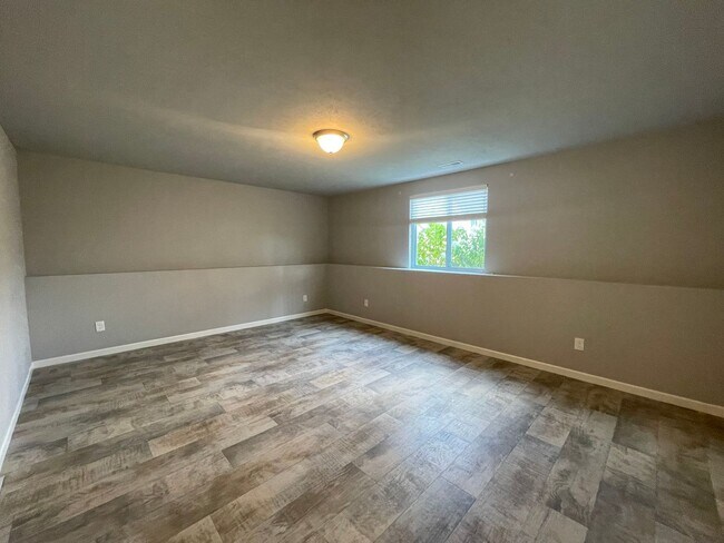Building Photo - Three Bedroom Home in Portage