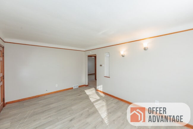 Building Photo - 3026 Torrington Ave