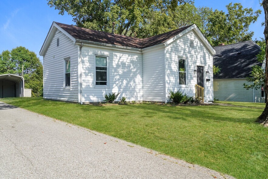 Building Photo - 630 W 8th St