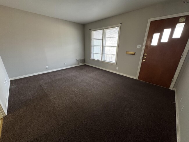 Building Photo - 2407 Inglewood Dr