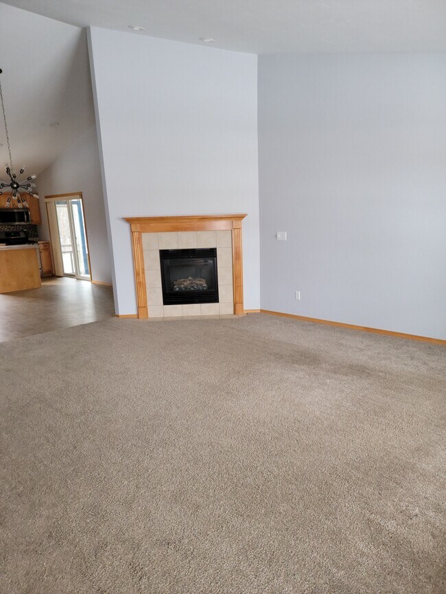 Building Photo - 2330 Ladybird Dr