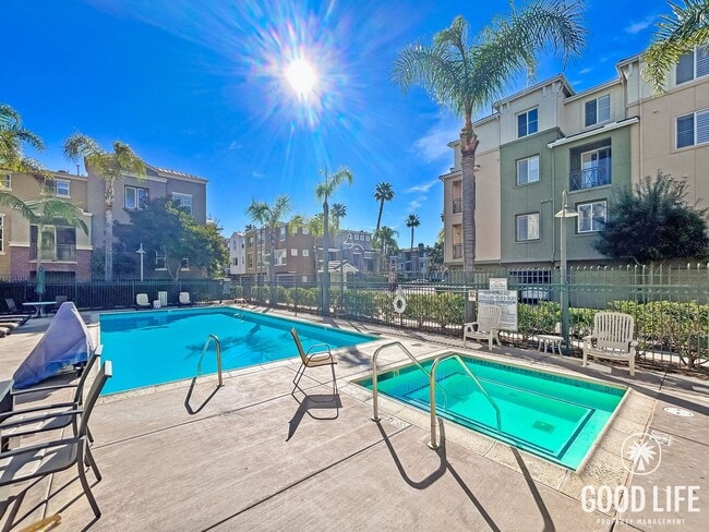 Building Photo - Beautiful 3BD/3BA W/ A/C, Attached Garage, and Community Pool in Kearny Mesa!