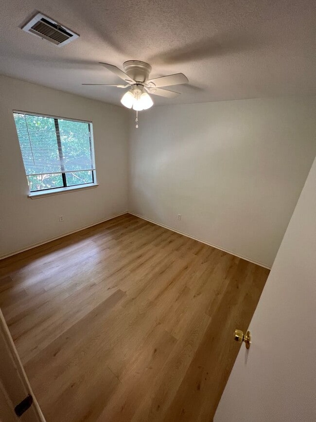 Building Photo - Copperfield Charmer