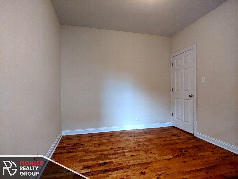 Building Photo - 3732 N Pine Grove Ave