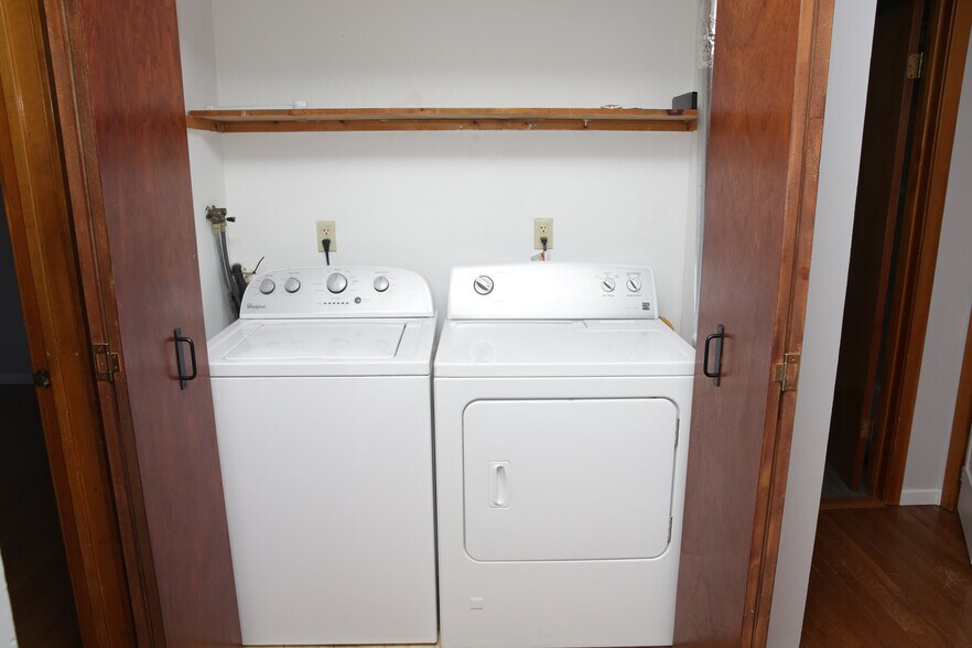 Building Photo - 23 Compton St