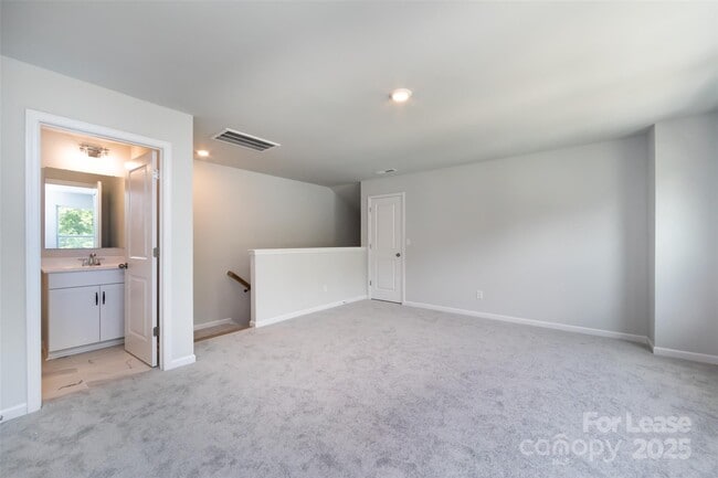 Building Photo - 2550 Lydia Ave