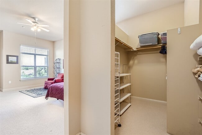Building Photo - 5401 S Park Terrace Ave