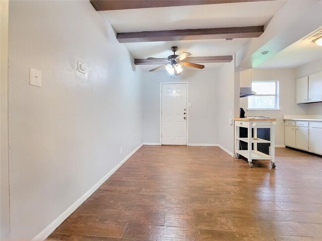 Building Photo - Charming 3-Bed, 1.5-Bath Home in Austin!