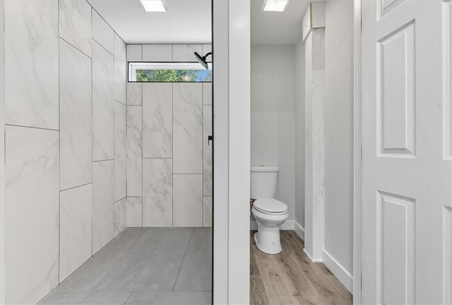 Building Photo - 96 Collins Rd