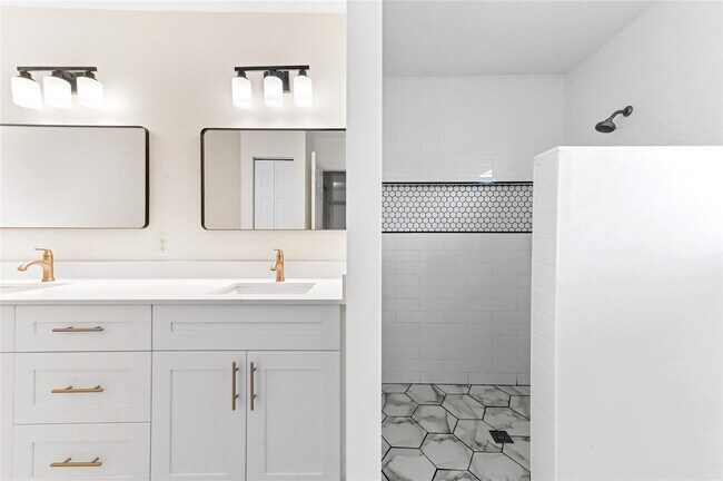 Building Photo - 5606 NW 109th Way