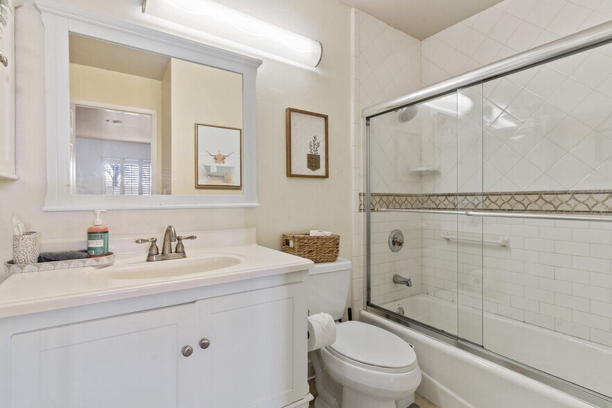 Master Bathroom - 34 Silva Ave